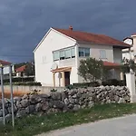 公寓 In With Sea View, Terrace, Air Conditioning, Wifi 4752-1 Vinišće