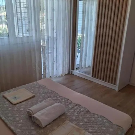 公寓 In With Sea View, Terrace, Air Conditioning, Wifi 4752-1 Vinišće