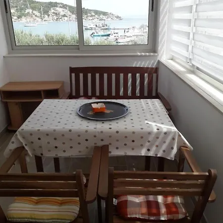 In With Sea View, Terrace, Air Conditioning, Wifi 4752-1 * Vinišće